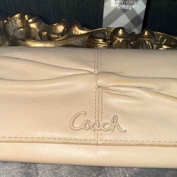 Jocelyn 🖤 Coach Cream Leather Women's Bag with Burberry Brit - Picture 2 of 4